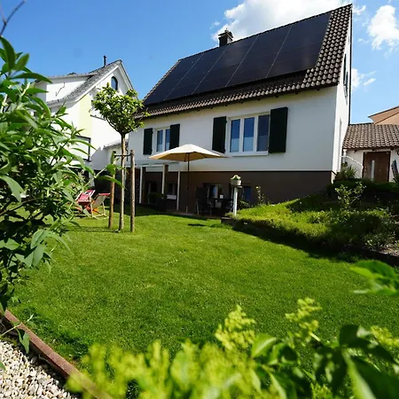 Gartenblick Im Schwarzwaldhaeusle * 프로이덴슈타트